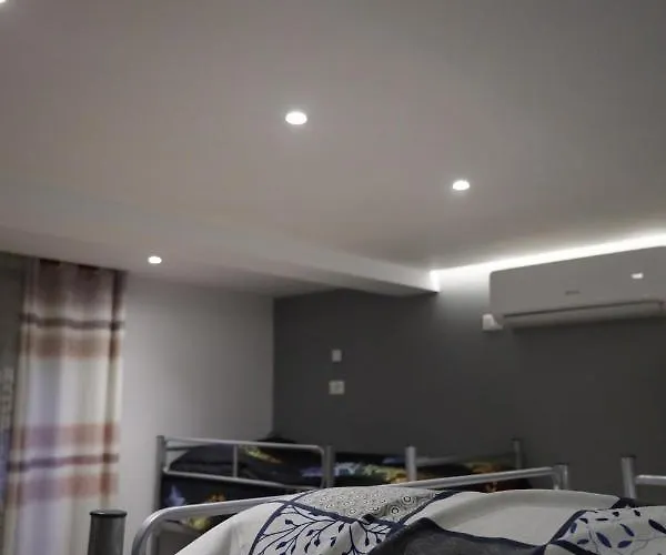 Dfjfgjfgjfjdhda Tirana